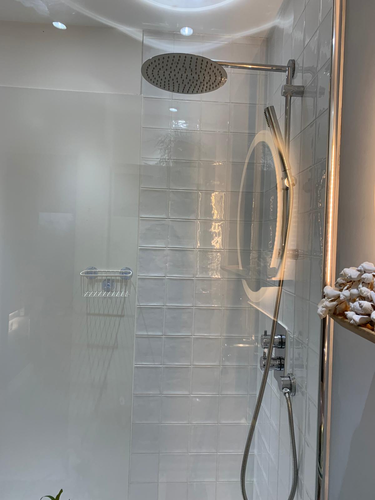 ocean Drive Apartments - Deluxe 1